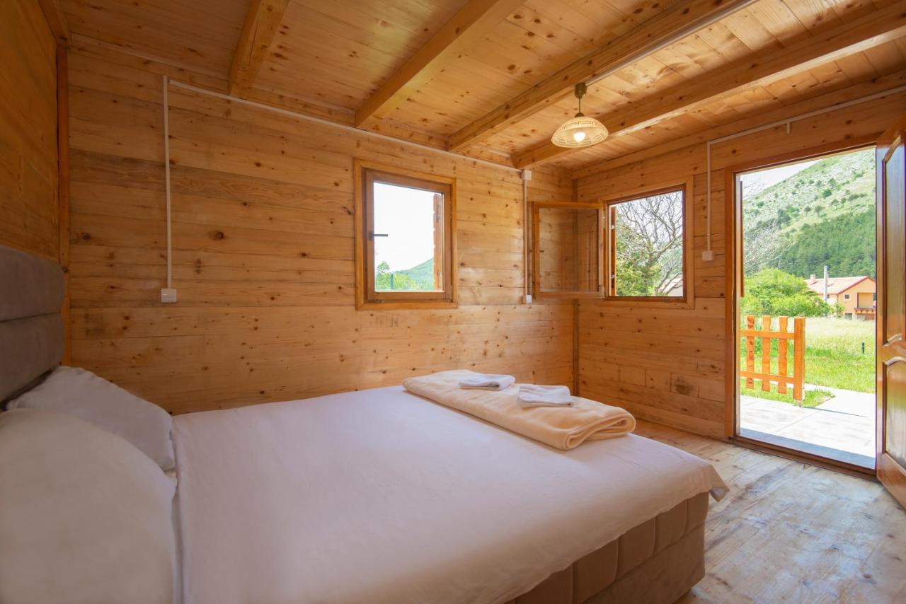 Lovcen Mountain Cottages Njegusi Esterno foto