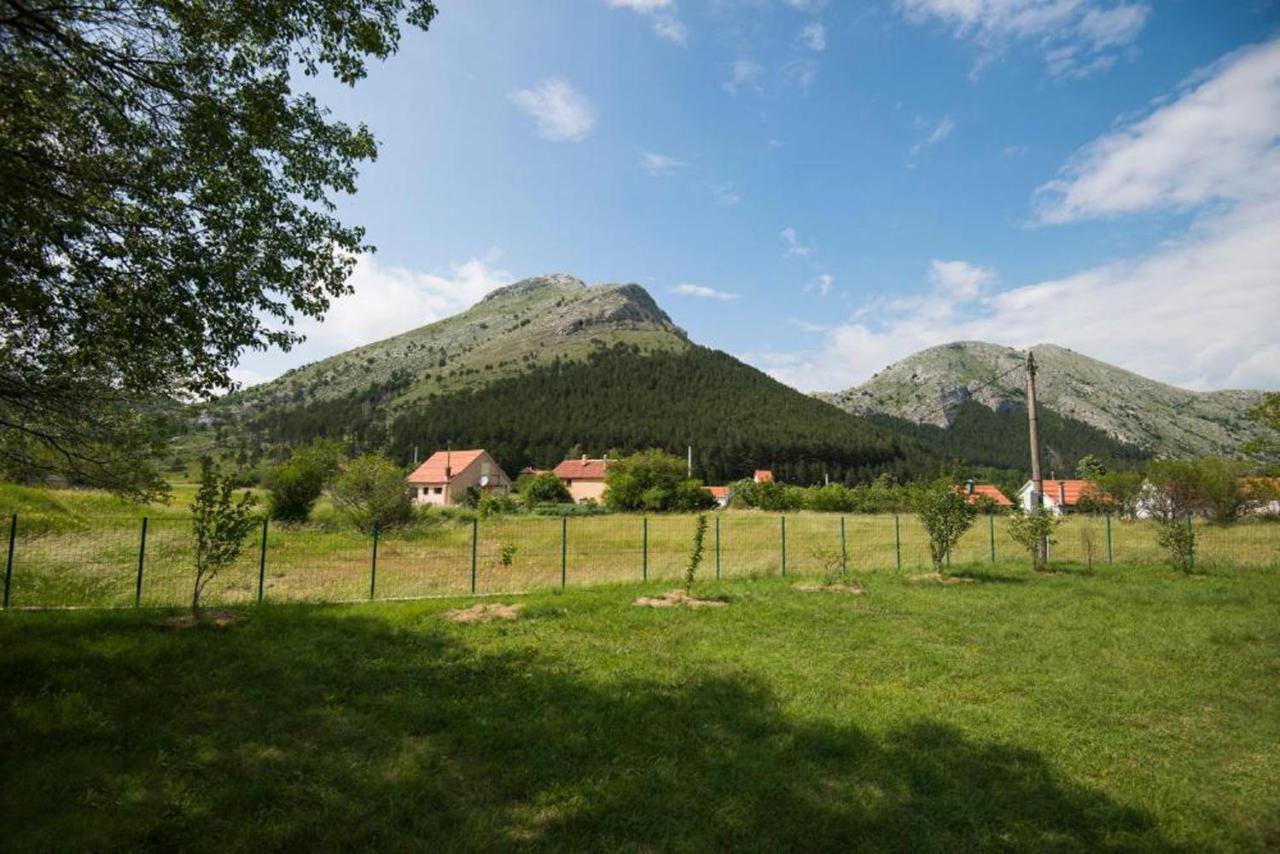 Lovcen Mountain Cottages Njegusi Esterno foto